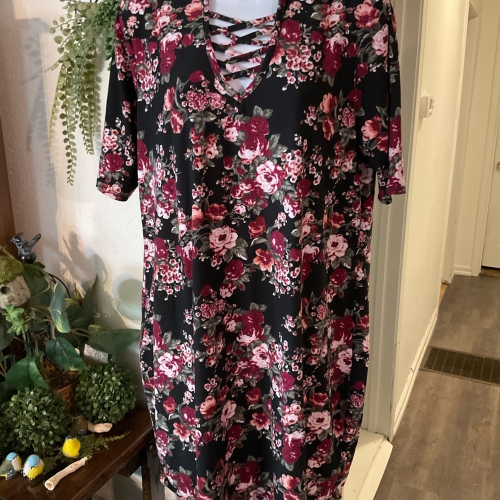 Floral V-Neck Blouse - Black and Pink